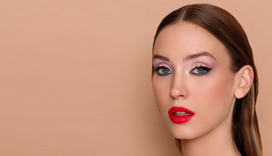 Scegli i nostri prodotti professionali di makeup per labbra