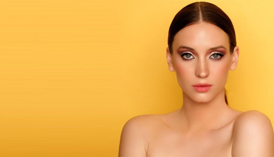 Scegli i nostri prodotti professionali di makeup per sopracciglia